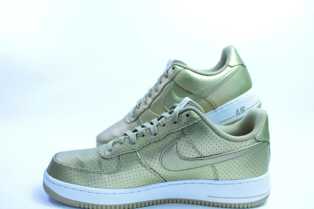 Nike Air Force 1 Low '07 LV8 'Gold' Sz M11.5 718152 700
